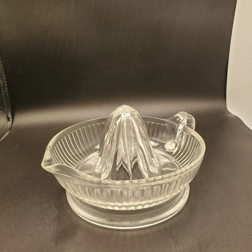 Juicer Vtg Clear Glass Reamer Ribbed Pressed Glass Orange Lemon Handle Spout 7.5